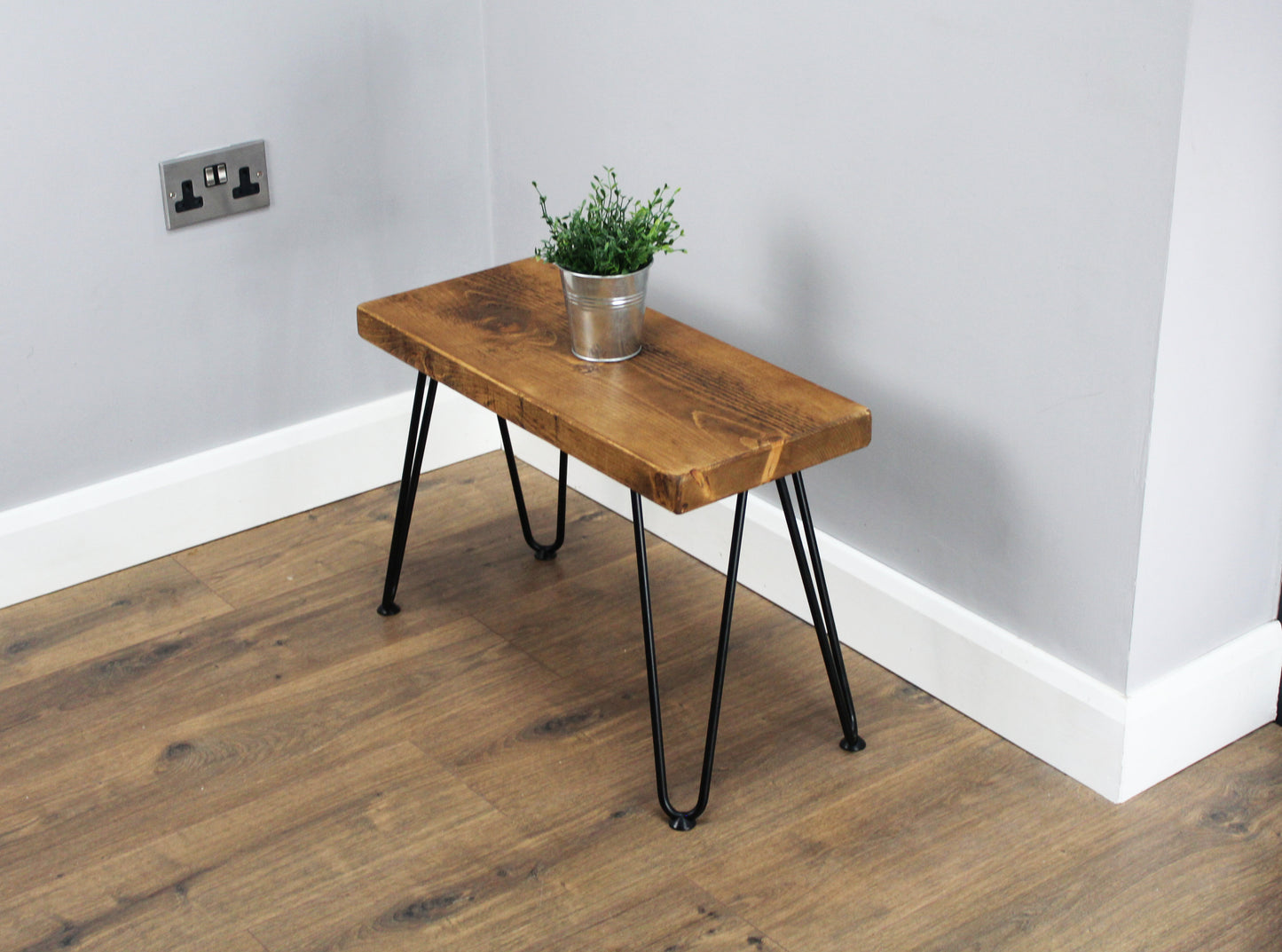 Minimalist Side Table with Hairpin Legs